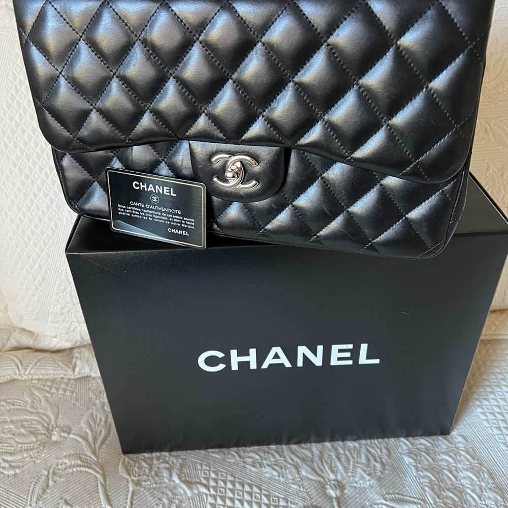 CHANEL Black Hand Bag .